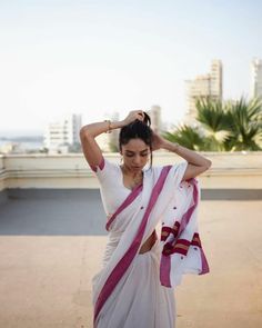 Shobhita Dhulipala, Chic Western Outfits, Sobhita Dhulipala, Bharatanatyam Poses, South Asian Aesthetic, Saree Painting Designs, Saree Painting, Sheer Mesh Dress, Asian Aesthetic