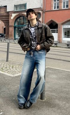 Leather Jacket Fall Outfit Men, 90s Autumn Fashion Men, 70s Punk Men, 80s Fall Outfits Men, Male Layering Outfit, Leather Jacket Men Streetwear, Mens Fashion Autumn 2024, Pop Punk Aesthetic Outfit Men, Fall Grunge Outfits Men