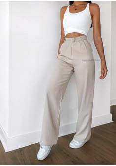 Elegant Pants Outfit, Elegant Pant, Pantalon Large, Looks Chic, Teenage Fashion Outfits, Mode Inspiration, White Tank