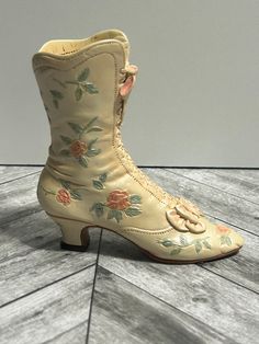 Introducing a timeless treasure for collectors and enthusiasts alike: the exquisite Victorian Wedding Boot mini ceramic figure, brought to you by the renowned Just the Right Shoe Company and crafted by the talented artist Raine. Standing proudly at 11 cm high, this delicate piece embodies the elegance and charm of the Victorian era. Impeccably preserved in perfect condition, this Victorian Wedding Boot figure is a true testament to craftsmanship and attention to detail. Every intricate design element has been meticulously captured, showcasing the grace and sophistication of this era's footwear. This mini ceramic figure comes accompanied by its original box, ensuring safekeeping and presentation. Additionally, it includes a certificate of authenticity, guaranteeing its status as a genuine c Victorian Wedding Boots, Ceramic Shoes, Victorian Shoes, Victorian Boots, Shoe Ornaments, Wedding Boots, Bespoke Shoes, Boots Vintage, Victorian Wedding