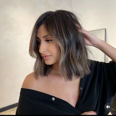 Dimensional Bob Brunette, Short Dimensional Brunette, Dark Balayage Short Hair, Subtle Dimensional Brunette, Dimensional Bob, Caramel Highlights Balayage, Dark Brown Hair Short, Balayage Brunette Short, Hair Color Trends For Brunettes