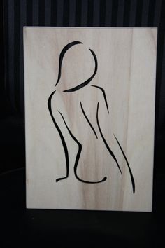 an image of a woman's body in black ink on a wooden plaque with the words silhouette femme noir papie