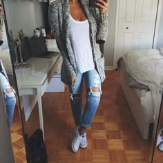 Converse Outfits, Moda Jeans, Tumblr Outfits, Cute Outfits For School, Cooler Look, Combat Boot, Cardigan Outfits