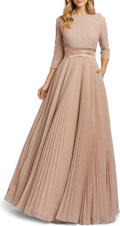 Mac Duggal Dress, Formal Clothes, Pleated Dresses, Pleated Gown, Dress Fancy, Ball Skirt, Groom Dresses, Simple Blouse, فستان سهرة