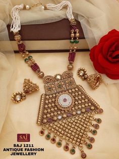 Antique Style Jewelry, Simple Jewellery, Indian Bridal Jewellery, Bridal Jewellery Design, Suits Design, Embroidery Suits Design, Jewelry Simple, Gold Jewelry Simple, Gold Fashion Necklace