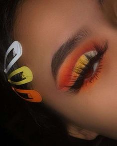 Candy Corn Eyeshadow Looks, Candy Corn Makeup Ideas, Halloween Mackup Ideas Easy, Candy Corn Eyeshadow, Halloween Eye Shadow Look, Halloween Candy Makeup, Candy Corn Witch Costume, Candy Corn Halloween Makeup, Halloween Makeup Looks Eyeshadow