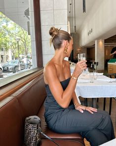 Sammy Robinson, Birkin Mom, Lunch Date Outfit, Street Style Outfits Casual, Ootd Poses, Dinner Outfits, Going Out Outfits, Casual Dinner Outfit, Summer Baby