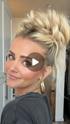 Harmony Beus on Instagram: "For those get your hair off your neck days!  #hairtutorial #updo #easyhairstyles" Hairstyle Wisuda, Harmonize Beauty, Hair Workout, Easy Updos For Medium Hair, Easy Updos For Long Hair, Hairstyles Aesthetic, Workout Short