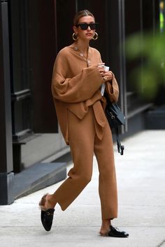 Hailey Bieber Street Style, Chic Loungewear, Outfit Essentials, Outfit Trends, Loungewear Sets, Loungewear Set, Inspired Outfits, 가을 패션