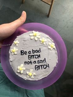 daisys, giftidea, baking, cake, breakup cake, sassy, bestfriend, badbitch, pinterest cake Cake Sayings Funny, Breakup Cakes Funny, Sassy Cakes, Breakup Party Ideas Friends, Sassy Cake Ideas, Break Up Cake Ideas, Break Up Cake Funny, I Quit Cake, Funny Birthday Cake Sayings