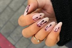 Looking for simple Halloween nails? You'll love these cute & simple Halloween nail designs including ghosts, pumpkins, bats, and more! Orange Ombre Nails, November Nail Designs, Accent Nail Designs, Vampire Nails, Candy Corn Nails, Felt Tip Eyeliner, Thanksgiving Nail Designs, Simple Fall Nails, Pumpkin Nails