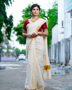 Kerala Traditional Saree, Kerala Kasavu Saree, Saree Outfits, Indian Wedding Pictures, Diwali Outfit, Onam Saree, Bride Saree, Silk Saree Blouse Designs Patterns