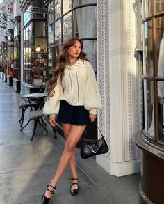 Chic Fall Outfit, Ballet Flats Outfit, Flats Outfit, Aesthetic Outfit Ideas, Quirky Fashion, Paris Outfits, Outfit Look, Feminine Outfit, Gigi Hadid