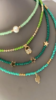 Trendy Handmade Accessories, Jewelry Accessories Handmade, Ideas Collares Bolitas, Chockers Diy, Beaded Choker Ideas, Ideas Para Hacer Collares, Beaded Chocker Ideas, Beads Necklace Ideas, Mostacillas Ideas