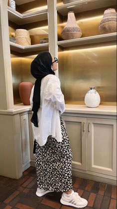 Hatyai Outfit Hijab, Beach Ootd Hijab Casual, Beach Aesthetic Outfits Hijab, Printed Skirt Outfit Hijab, Flowery Skirt Outfit Hijab, Ootd Hijab Skirt, Outfit Hijab Casual, Celana Fashion, High Street Fashion