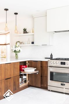 A modern kitchen with walnut and light cream cabinets. Perfect Kitchen Layout, Corner Kitchen Cabinets, Corner Cabinet Solutions, Cabinet Solutions, Corner Drawers, Corner Kitchen Cabinet, Corner Kitchen, Kitchen S, Cabinet Designs