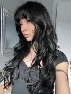 black hair dye inspo layers wolfcut alternative Black Hair Layers, Black Hair Bangs, Hair Layers, Black Wavy Hair, Layered Hair With Bangs, Goth Hair, Long Hair With Bangs