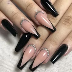 Acyrilics Nails With Gems, Latina Nails Black, Nails Design Ideas Black, Nails To Go With A Black Dress, Black Nails With Diamonds, Black Hoco Nails, Wedding Guest Nails Ideas Classy, Black Nails With Rhinestones, Black Nail Sets