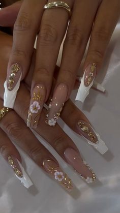 White And Gold New Years Nails, White Gold And Pink Nails, Latina Nail Designs Medium, Birthday Nails White And Gold, White And Gold Nails Christmas, Gold 15 Nails, White And Gold Holiday Nails, Long Gem Nails, Birthday Nail Set Ideas Sweet 16