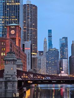 Downtown Chicago Aesthetic, Beautiful Cityscapes, Chicago Summer, City Silhouette, My Kind Of Town, Chicago City, Cute Friend Photos