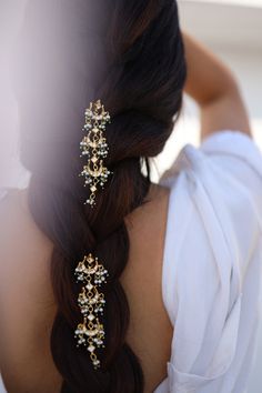 The Zulika hair pins feature a crescent moon shaped pin, encrusted with kundan and finished off with several pearl trinkets accentuating the whimsical charm of the design. Wear it solo on a bun or in a set with a long braid to accentuate the look of your pretty hair this monsoon. There's a subtle yet clearly indisputable quality in our traditional attires that brings out the depth of a woman's femininity. The warm glory of the gold, the ritualistic richness of red and green, the clamor of payals On A Bun, Your Pretty, Indian Jewelry Sets, Indian Aesthetic, Long Braids, Pretty Hair, Indian Hairstyles, Traditional Jewelry, Aesthetic Hair