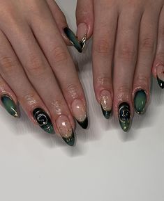 Elegant Green Ombre Press-On Nails with Gold Swirl Design  🌟 Transform your nails into a masterpiece with this luxurious set of green ombre press-on nails! Featuring a flawless gradient that transitions from deep emerald to a soft green hue, these nails are a statement of elegance and sophistication. 🌌💅 ✨ Key Features: Gold swirl accents: Hand-painted gold details add a touch of glamour and richness to the design. 💛🌟 Reusable and durable: High-quality materials ensure multiple wears, making this set perfect for any occasion! ♻️🛍️ Custom fit: Available in multiple sizes to ensure a comfortable and secure fit for everyone. 📐💖 High-gloss finish: A stunning shine that catches the light beautifully. 🌞✨ 💫 Why You'll Love This Set: Whether you're dressing up for a party, a holiday event Nail With Gold Foil, Gold And Green Nails, Nail With Gold, Green And Gold Art, Emerald Nails, Nails With Gold, Nails Elegant, Luxury Green, Dark Green Nails