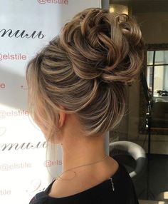 28 Beautiful Updos That Score Maximum Style Point - Page 27 of 28 - Lead Hairstyles Chignon Simple, Curly Updo, Messy Updo, Elegant Updo, Messy Bun, Bridesmaid Hair, Prom Hair, Hair Updos