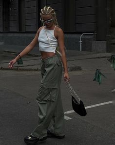 Cool Crocs Outfits, Platform Crocs Outfits Aesthetic, Crocs Platforms Outfit, Crocs Outfit Aesthetic, Crocs Fashion Street Styles, Outfit With Crocs, Platform Crocs Outfits, Crocs Outfit Summer, Crocs Fits