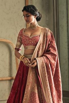 Chanderi Lehenga, Orang India, Best Indian Wedding Dresses, Wedding Lehenga Designs, Indian Bride Outfits, Gaun Fashion, Red Lehenga, Traditional Indian Outfits, Indian Bridal Dress