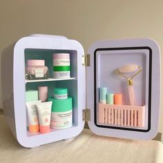 Cold Face Mask, Makeup Fridge, Rangement Makeup, Penyimpanan Makeup, Alat Makeup, Care Organization, Perfect Skin Care Routine, Skincare Organization