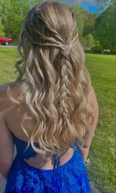 Hoco Hairstyles Down Long Hair, Cute Homecoming Hairstyles Down, Basic Hoco Hairstyles, Hoco Hair Ideas Curly Down, Half Up Half Down Hair For Homecoming, Simple Cute Hairstyles For Hoco, Curly Hair Ideas For Homecoming, Cute Hair For Homecoming, Hoco Hair Styles For Long Hair