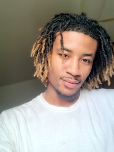 Blond Dreads Men, Dreads With Blonde Tips, White Male Dreadlock Hairstyles, Bleach Dreads Men, Black And Brown Dreads Men, Dreds Locs Man, Blonde Tip Dreads, Dreads Blonde Tips, Black Man Dreads Aesthetic