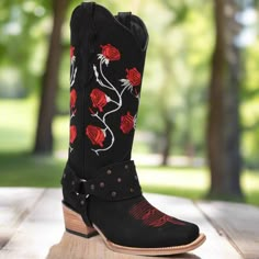 Botas vaqueras para Mujer - TM-WD0519 Women's Western Boots Boots For Quinceanera, Mexican Boots For Women, Mexican Botas, Charro Boots, Quince Charro, Vaquera Boots, Quince Outfits, Boots With Flowers, Red Quinceanera Ideas