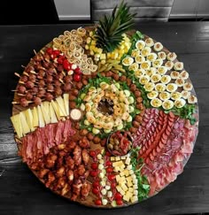 Easy Summer Grilling Recipes, Buffet Presentation, Charcuterie Party, Catering Food Displays, Amazing Food Platters, Seafood Menu, Brunch Spread, Meat Platter, Cheap Meal Ideas