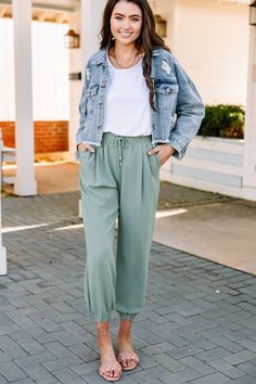 These joggers are so chic and trendy! They are the perfect pants for going from work to play! The versatility is wonderful! They can be styled with chic mules and everything from nice blouses to edgy band tees and blazers! These joggers feature an elastic waistband with drawstring detail, pockets, and elastic cuff hems. Material has no amount of stretch.Hannah is wearing the small. Sage Green Joggers Outfit, Light Green Joggers Outfit, Light Green Outfits For Women, Mint Pants Outfit, Green Joggers Outfit, Green Jeans Outfit, Joggers Outfit Women, Green Outfits For Women, Grey Pants Outfit