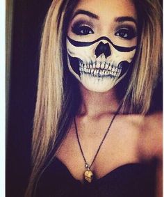 No costume? No problem. These Halloween makeup ideas are all you need to pull off the ultimate last-minute costume Horror Smink, Extreme Make-up, Pelottava Halloween, Special Fx Makeup, Mask Makeup, Last Minute Halloween Costumes, Face Painting Halloween