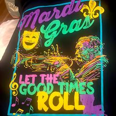 a person wearing a t - shirt that reads mardi gras let the good times roll