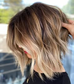 Short Bayalage Hair Blonde Brown, Short Bayalage Hair, Bob Bayalage, Bayalage Bob, Blond Bayalage On Brown Hair, Blonde Hilites, Shorter Hairstyles, Bayalage Hair, Long Sleek Hair