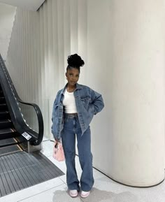 Denim Blue Cargo Style Flare Jeans For Streetwear, Blue Denim Cargo Style Flare Jeans, High-waist Denim Flare Jeans With Cargo Style, Relaxed Fit Wide-leg Cargo Jeans For Streetwear, Mid-rise Cargo Style Flare Jeans For Streetwear, Uni Outfits, Cold Outfits, Effortlessly Chic Outfits, Modest Fashion Outfits