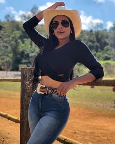 Woman In Jeans, Mode Country, Mexican Outfit