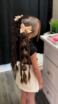 Cute Hairstyle Ideas For Picture Day, Piglet Hairstyles, Long Girls Hairstyles, Spiderman Hairstyle Girl, First Grade Picture Day Hair, Cute Hairstyles Little Kids, Hairstyle For Kids Long Hair, Kid Easy Hairstyles, Thanksgiving Kids Hairstyles