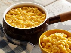 an image of macaroni and cheese in a pot on facebook, with the caption'food network '