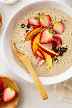 cream of buckwheat with peaches and strawberries Cereal With Fruit, Buckwheat Recipe, Buckwheat Cereal, Buckwheat Gluten Free, Buckwheat Porridge, Cereal Breakfast, Buckwheat Recipes, Buckwheat Groats