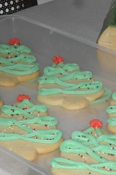 there are many decorated cookies in the tray