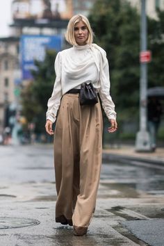 Street Style At New York Fashion Week: The 21 Best Looks | Glamour UK New York Street Style, Glamour Uk, Party Mode, Street Style Trends, Style Looks, Outfit Look, Casual Street Style