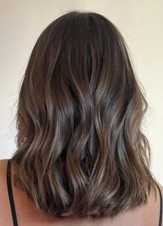 Brown Long Bob With Highlights, Short Brown Hair With Brown Highlights, Light Brown Highlights On Dark Hair Short, Light Brown Hair To Dark Brown, Medium Short Brunette Hair, Long Bob Brunette Balayage, Brown Highlights On Short Hair, Glazed Chocolate Hair, Tiny Highlights Brown Hair