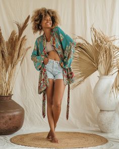 Ocean Coral - Short Kimono How To Wear Ankle Boots, Ocean Coral, Boots Outfit Ankle, Coral Shorts, Maxi Kaftan, Short Models, Inner Light, Short Kimono, Kimono Cardigan