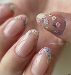 nails, fashion, nyc, clean girl, insta inspo, summer, minimal style, flowers, outfit ideas, dark academia France Style, Subtle Nails, Casual Nails, Soft Nails, Fall Nail, Cozy Vibes, Floral Nails