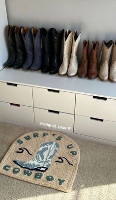 Coastal Aesthetic Apartment, Coastal Cowgirl Aesthetic Living Room, Tattooed Cowgirl Aesthetic, Coastal Cowgirl Kitchen, Surf Cowgirl Aesthetic, Costal Cowgirl Home Decor, Cowboy Boot Decor, Coastal Cowgirl Apartment, Summer Country Aesthetic