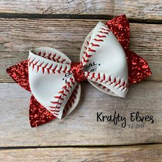 Softball Decor, Baseball Flowers, Headband Making, Pirate Wedding, Baseball Bracelet, Baseball Ideas, Princess Bedroom, Glitter Canvas